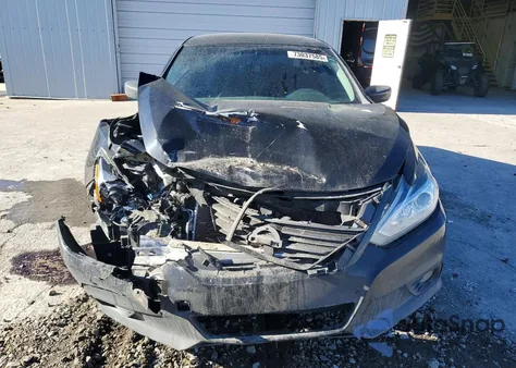 2017 Nissan Altima 2.5 z USA, uszkodzony, nr VIN 1N4AL3AP7HC193529